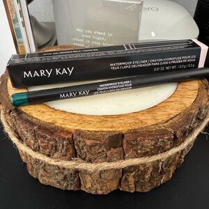 Mary Kay Waterproof Eyeliner in Emerald